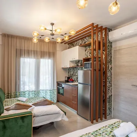 Olia Seaside 120m From The Пефкохори