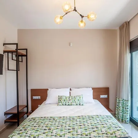 Olia Seaside 120m From The Апартаменты Пефкохори
