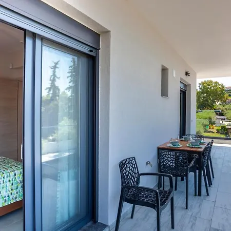 Apartment Olia Seaside 120m From The