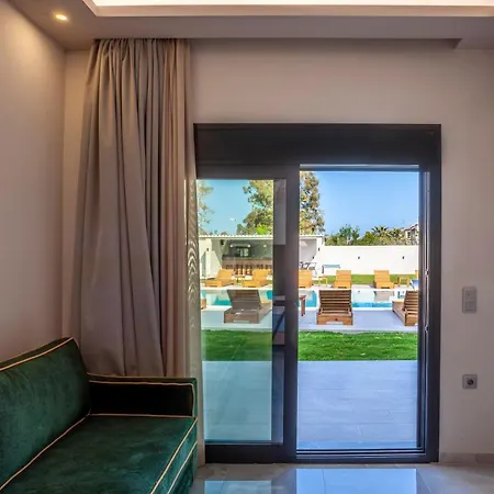 Olia Seaside 120m From The Pefkochori