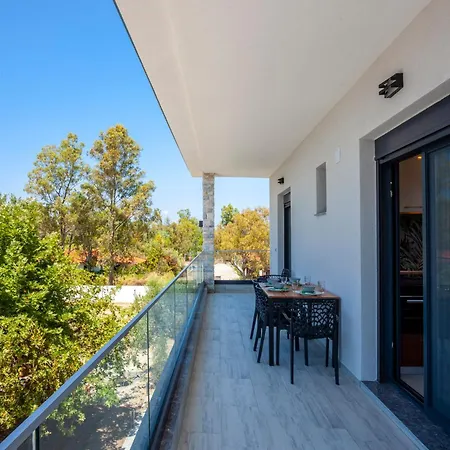 Olia Seaside 120m From The Апартаменты Пефкохори